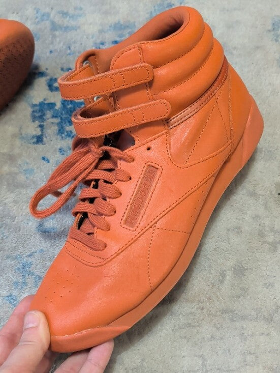 Classic Reedbok High-Top Coral Sneakers with Double-Strap Support Men's 7/ Women 8.5