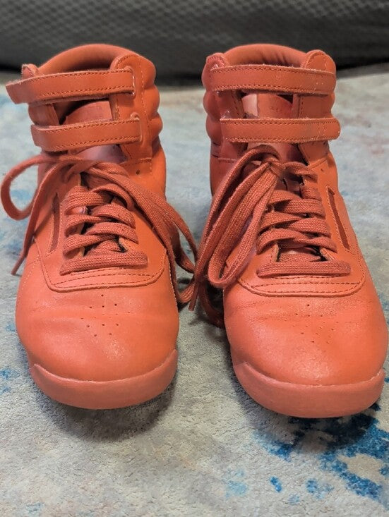 Classic Reedbok High-Top Coral Sneakers with Double-Strap Support Men's 7/ Women 8.5