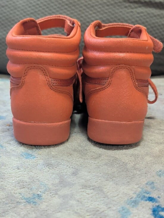 Classic Reedbok High-Top Coral Sneakers with Double-Strap Support Men's 7/ Women 8.5