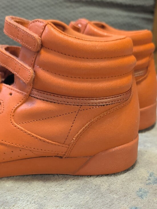 Classic Reedbok High-Top Coral Sneakers with Double-Strap Support Men's 7/ Women 8.5