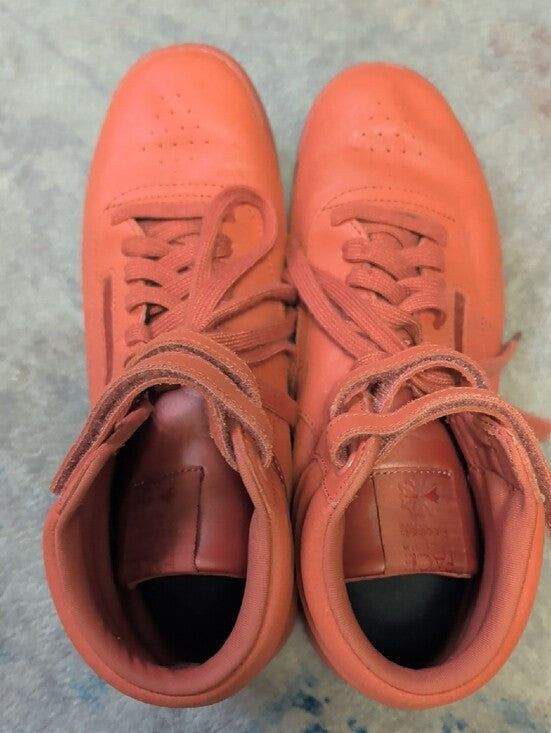 Classic Reedbok High-Top Coral Sneakers with Double-Strap Support Men's 7/ Women 8.5