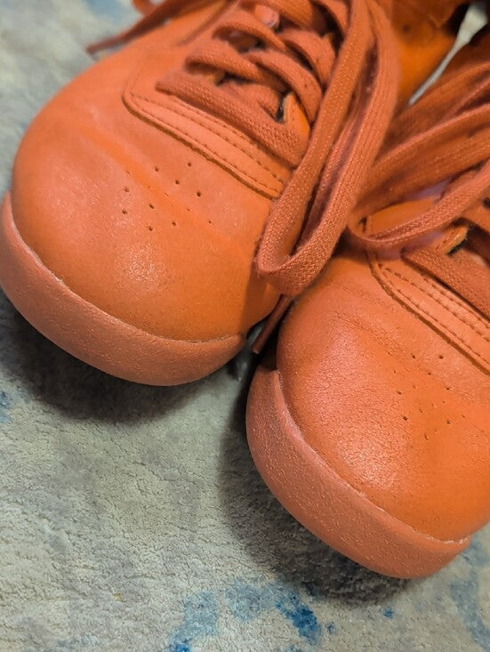 Classic Reedbok High-Top Coral Sneakers with Double-Strap Support Men's 7/ Women 8.5