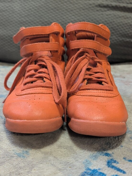 Classic Reedbok High-Top Coral Sneakers with Double-Strap Support Men's 7/ Women 8.5