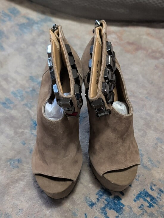 NWOT Chinese Laundry Suede Peep-Toe Taupe Platform Wedge Booties w/ Studded Cuff 8 US