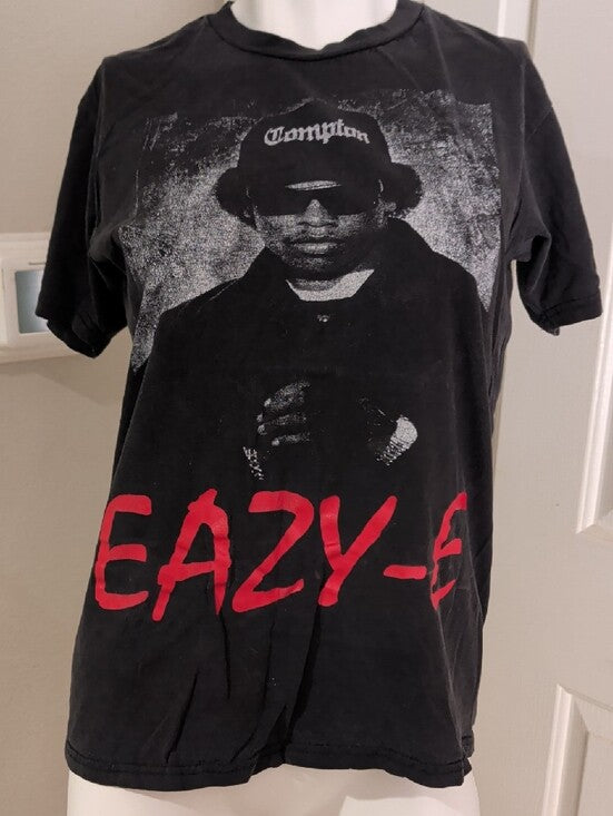 Retro Eazy-E Black And Red Graphic Tee Women's Small
