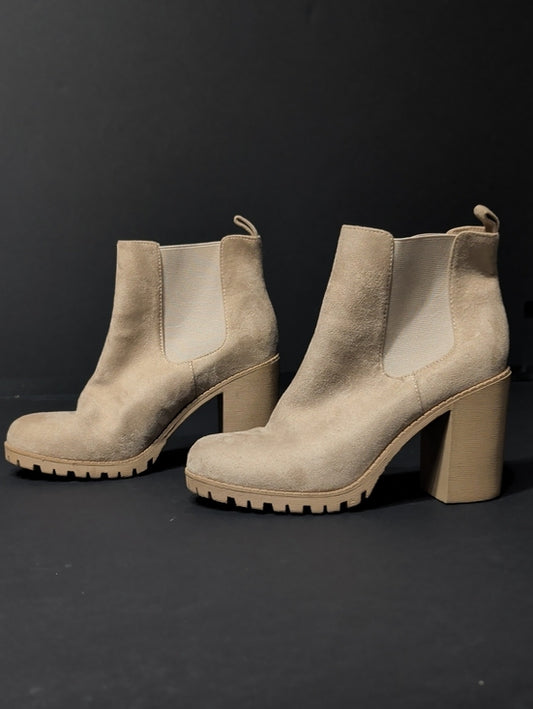 Soda Suede Chelsea Block Heel Ankle Boots in Taupe Women's 10 US