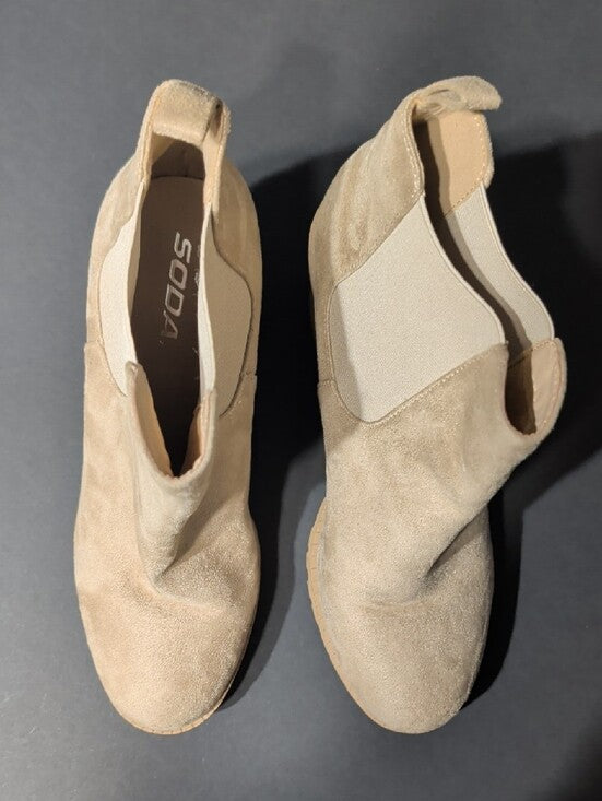 Soda Suede Chelsea Block Heel Ankle Boots in Taupe Women's 10 US