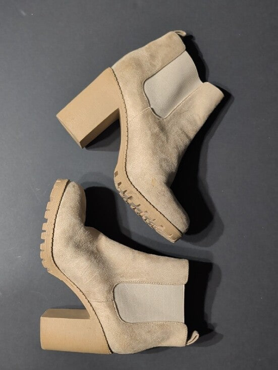 Soda Suede Chelsea Block Heel Ankle Boots in Taupe Women's 10 US
