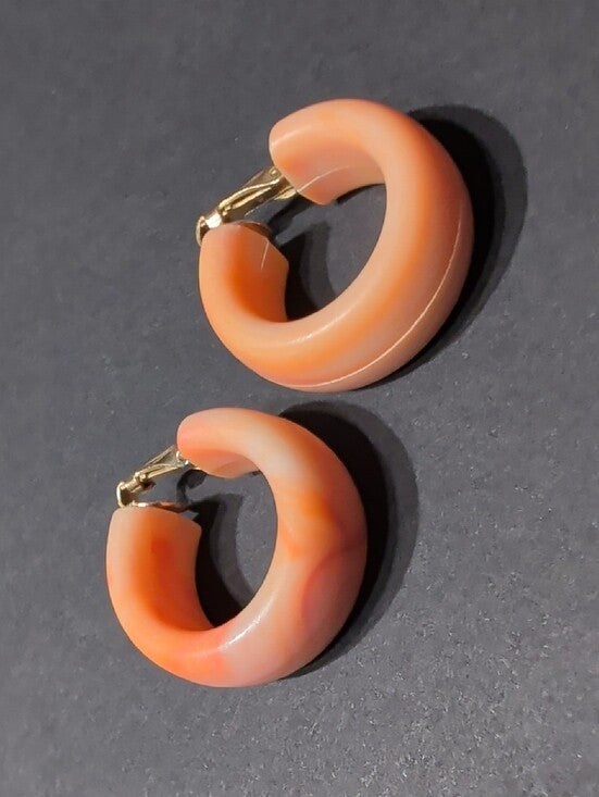 Retro Peach Swirl 1" Hoop Clip-On Earrings - Women's Costune Jewelry