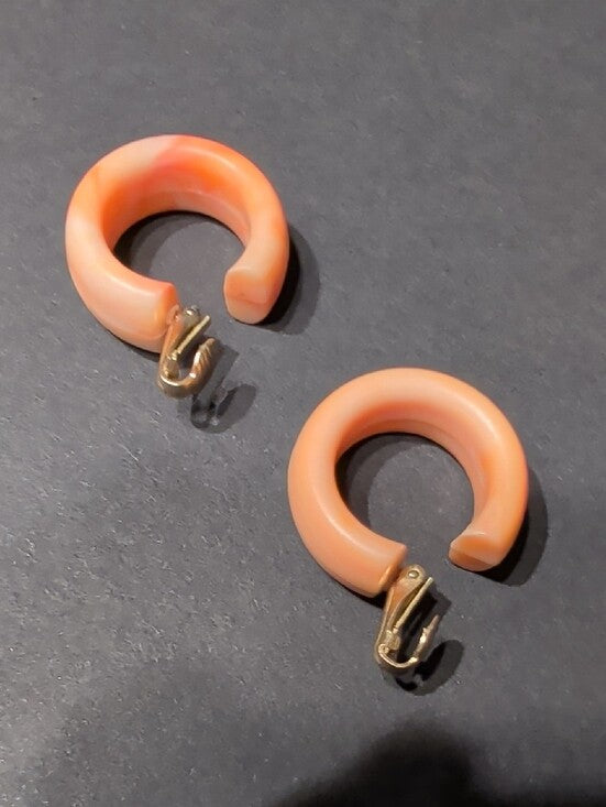 Retro Peach Swirl 1" Hoop Clip-On Earrings - Women's Costune Jewelry