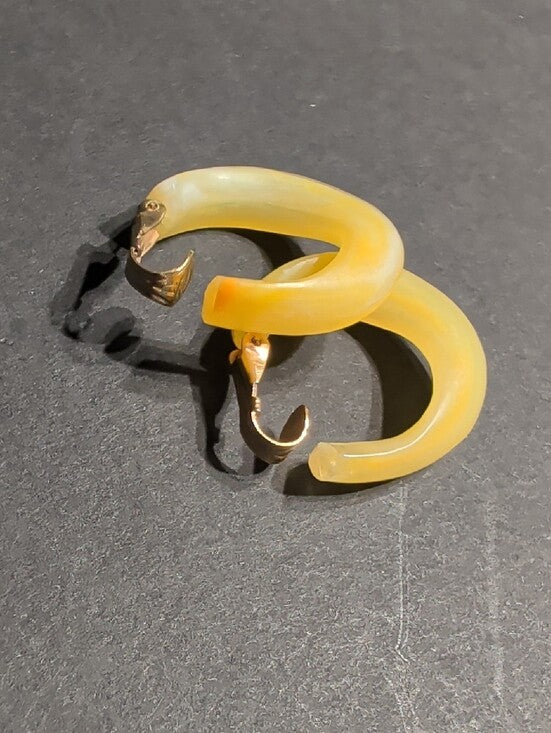 Retro Yellow 1'' Clip-On Hoop Resin Earrings - Women's Costume Jewelry