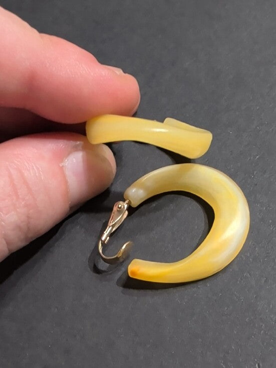 Retro Yellow 1'' Clip-On Hoop Resin Earrings - Women's Costume Jewelry