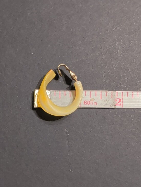 Retro Yellow 1'' Clip-On Hoop Resin Earrings - Women's Costume Jewelry