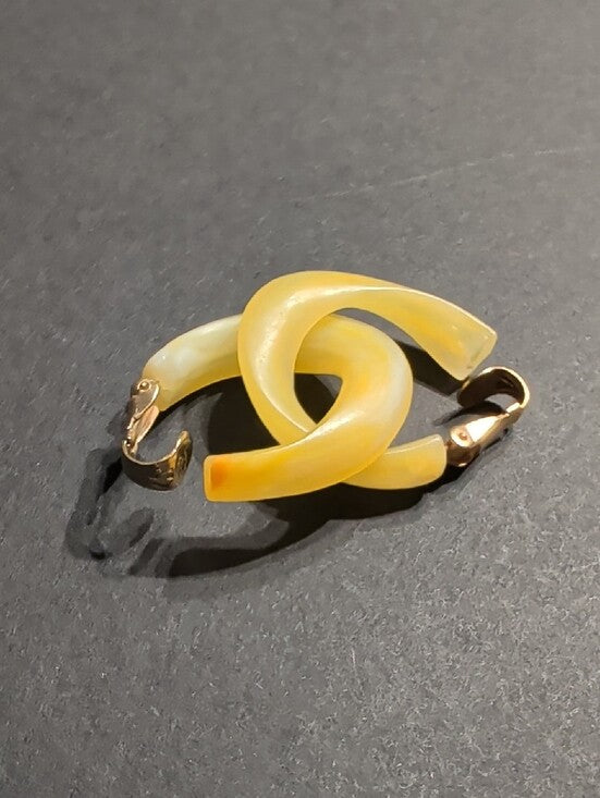Retro Yellow 1'' Clip-On Hoop Resin Earrings - Women's Costume Jewelry