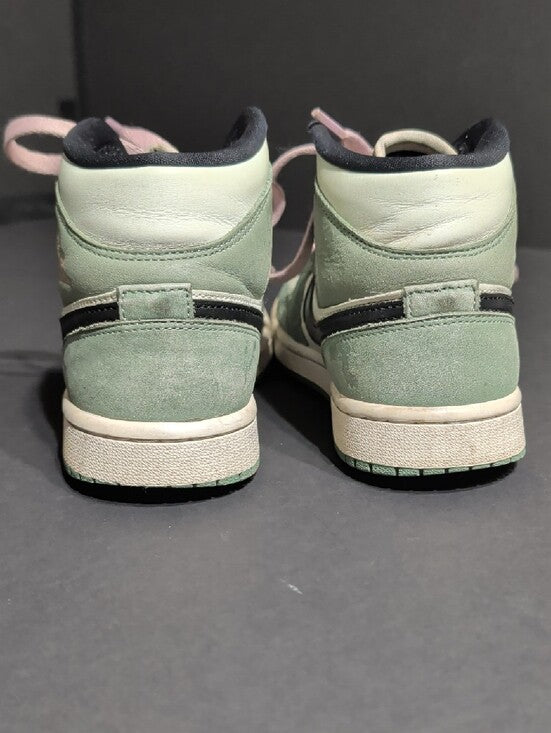 Air Jordan 1 Mid SE "Dutch Green" Sneaker Style Code CZ0774-300 Women's 6.5 US