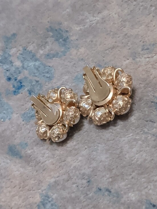 Classic Gold Pearl Cluster Clip-On Earrings - Faux Pearl - VTG Costume Jewelry