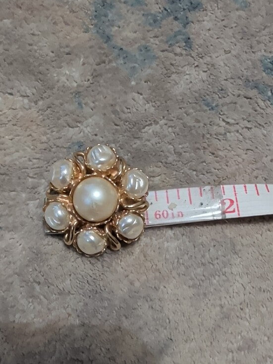Classic Gold Pearl Cluster Clip-On Earrings - Faux Pearl - VTG Costume Jewelry
