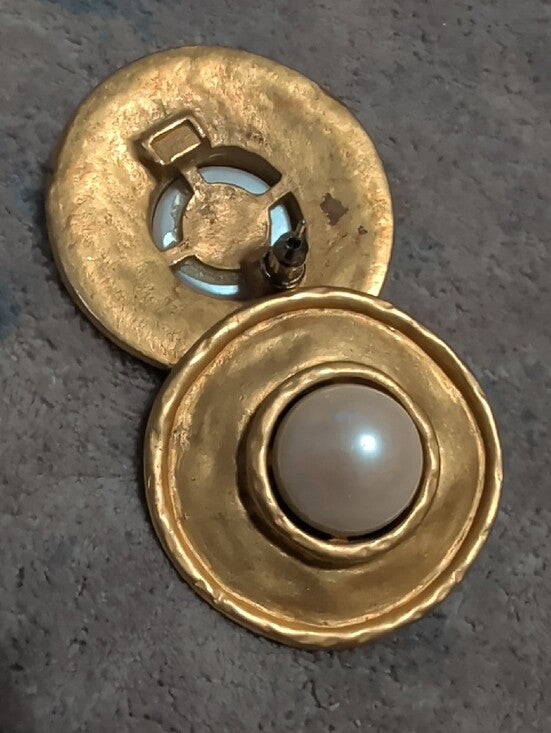VTG Gold-Tone Pearl 1.5" Center Button Earrings - Retro Women's Costume Jewelry