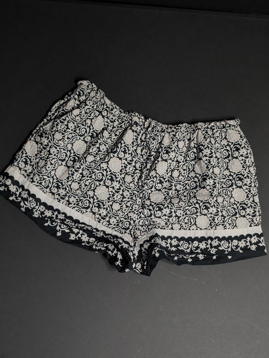 Universal Thread Black and White Floral-Print Casual Shorts Women's Large