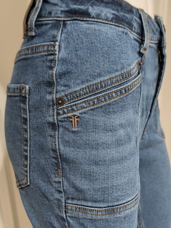Frye Straight Mid-Rise Cropped Jeans in Washed Blue Women's 26 US