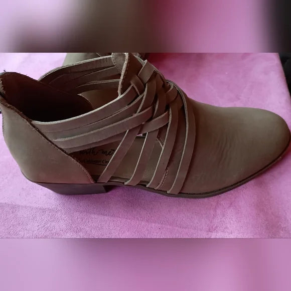 Sale! NwoT Coldwater Creek Nubuck Leather Women's Tan Ankle Boots Size 8