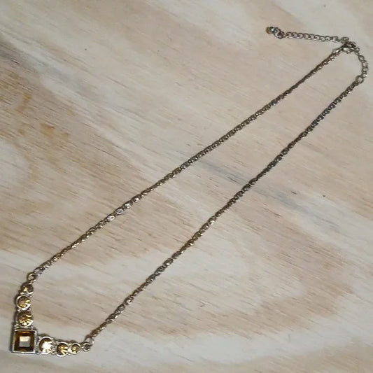 Elegant Gold Necklace W Yellow Stones