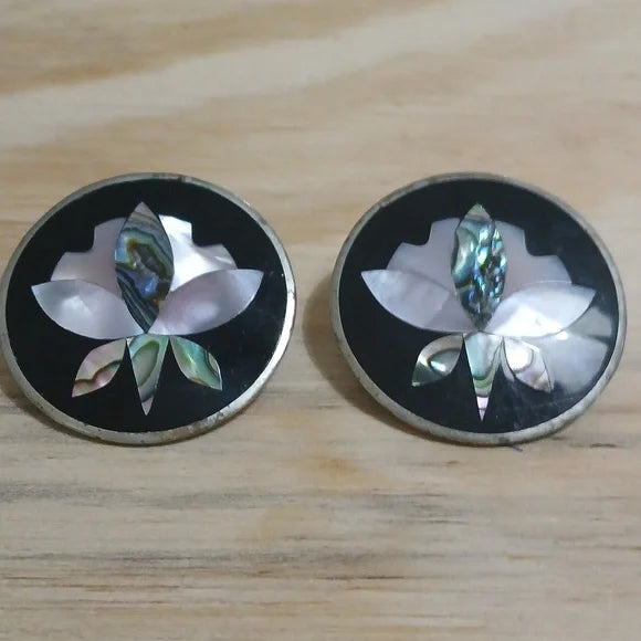 VINTAGE MEXICO ALPACA SILVER ENAMEL/MOTHER OF PEARL INLAY FLOWER PIN/EARRING SET