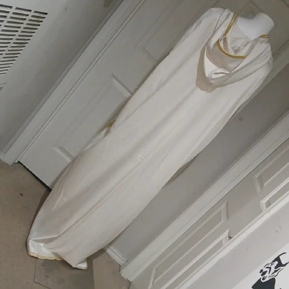 Elegant Khayali White and Gold Embroidered Kaftan from Saudi Arabia