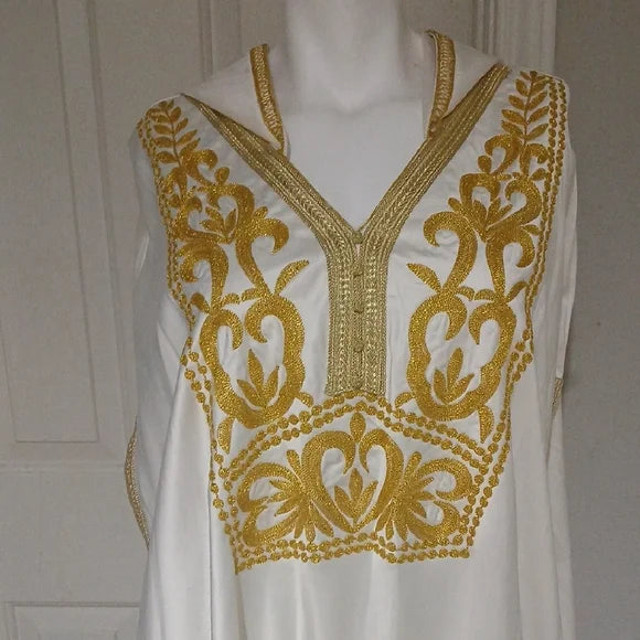 Elegant Khayali White and Gold Embroidered Kaftan from Saudi Arabia