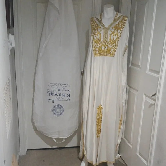 Elegant Khayali White and Gold Embroidered Kaftan from Saudi Arabia