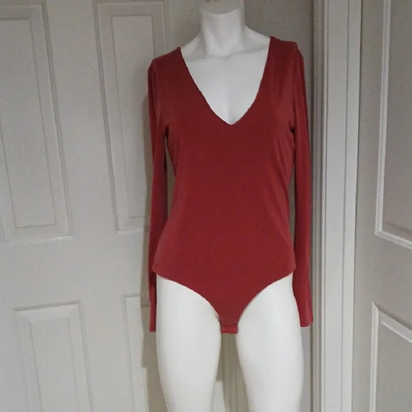 Gianni Bini Chic Deep Red V-Neck Bodysuit size L