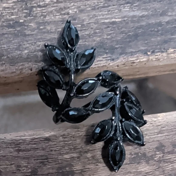Chic Black Rhinestone Leaf Ring