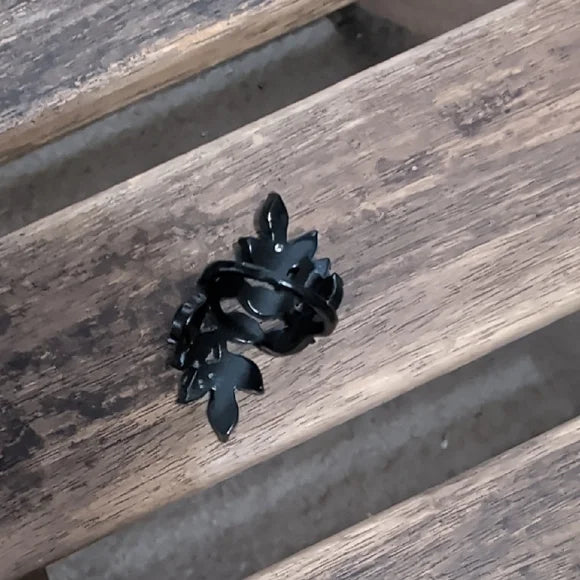 Chic Black Rhinestone Leaf Ring