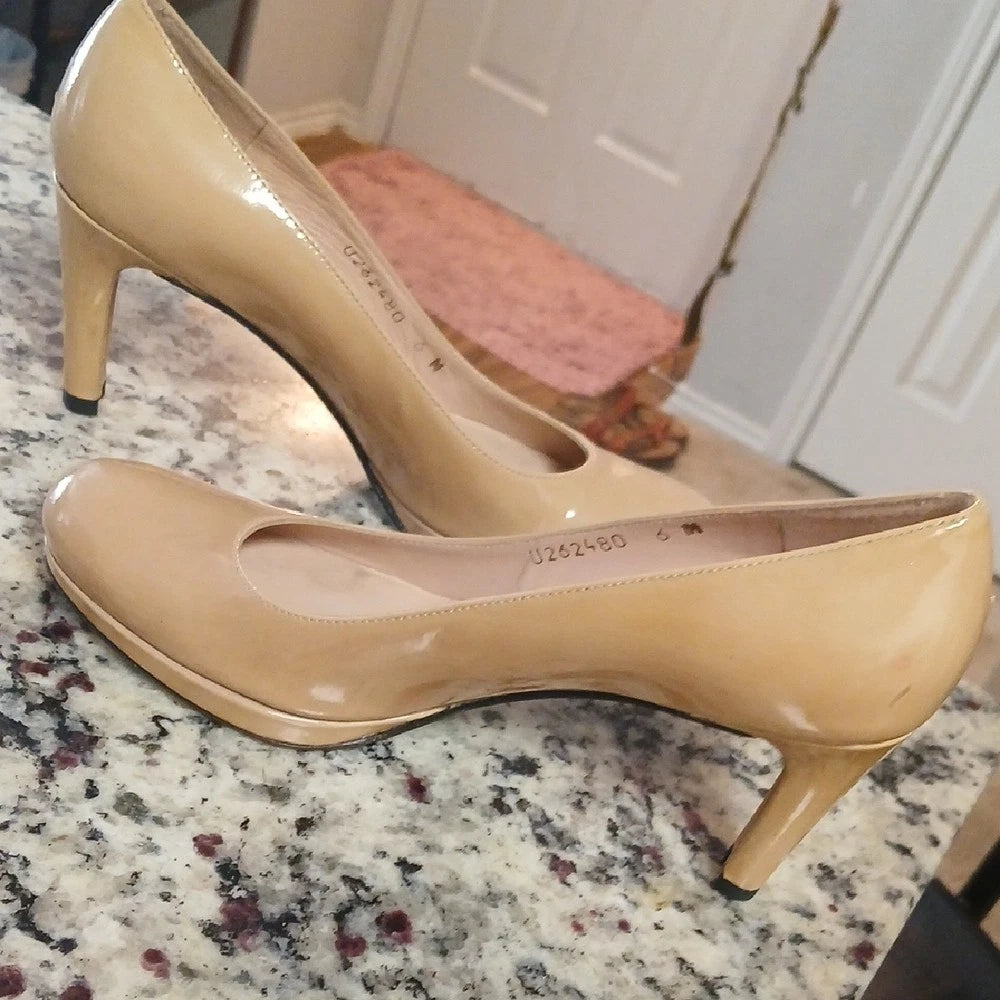 stuart weitzman pale pink leather heels with patent finish 6 Narrow