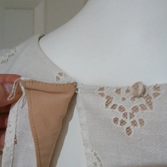 BCBG MAXAZRIA White Lace Sleeveless Backless Dress Size 6